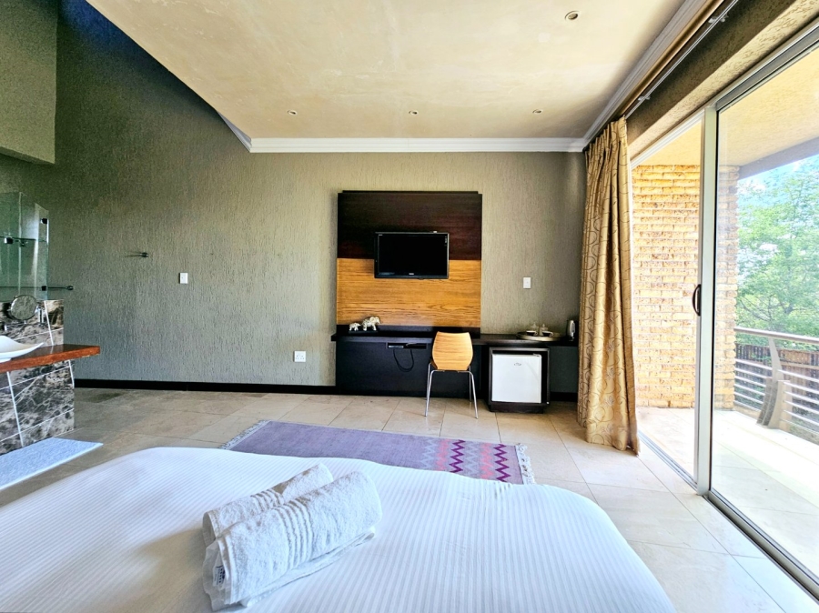 8 Bedroom Property for Sale in Waverley Free State